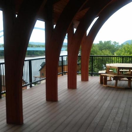 Cobblestone Inn & Suites - Marquette Екстер'єр фото