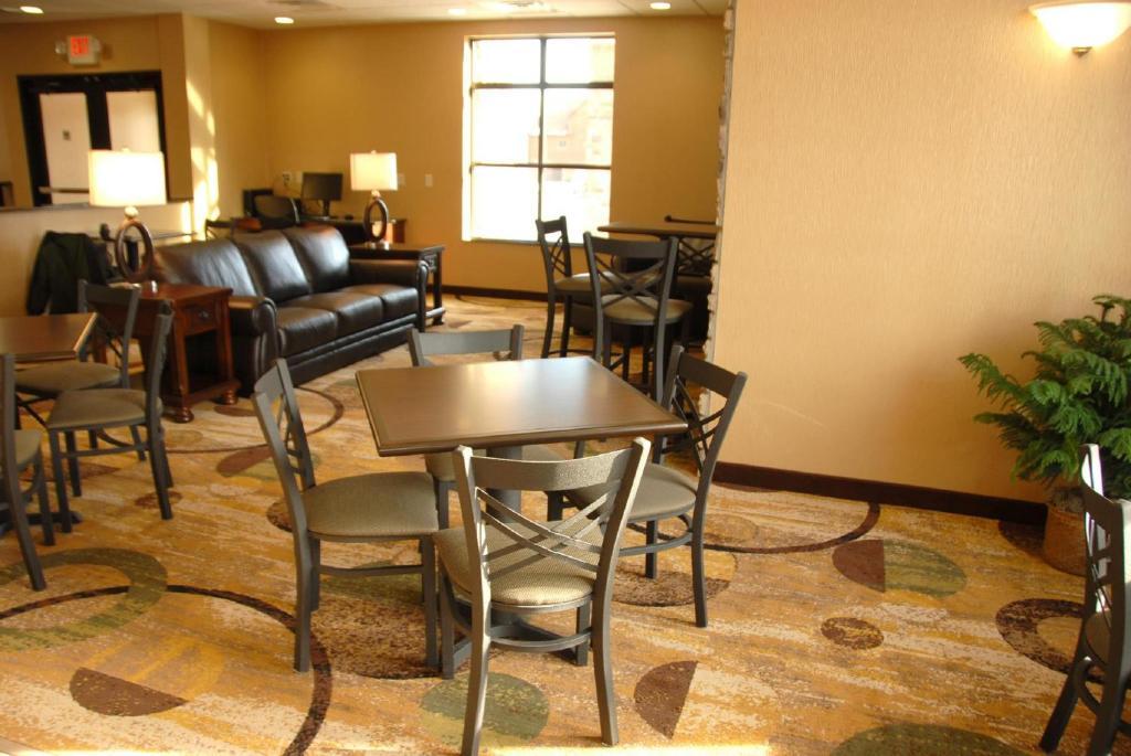 Cobblestone Inn & Suites - Marquette Екстер'єр фото