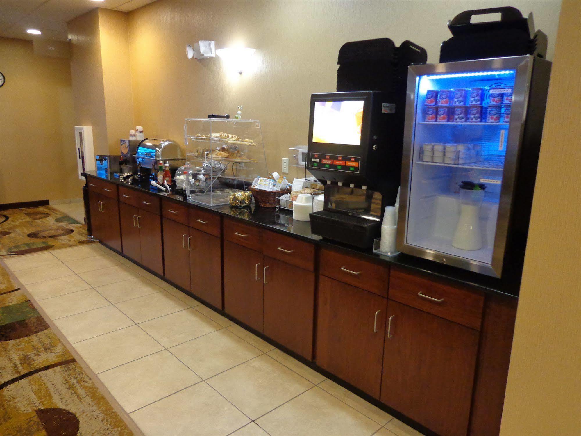 Cobblestone Inn & Suites - Marquette Екстер'єр фото